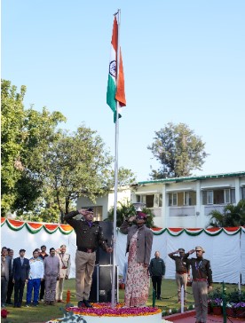 मुख्य सचिव ने सचिवालय में फहराया राष्ट्रीय ध्वज 