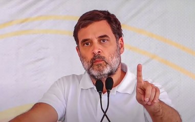 मानसून सत्र के पहले दिन संसद में हंगामा, राहुल गांधी ने सरकार पर लगाया पक्षपात का आरोप