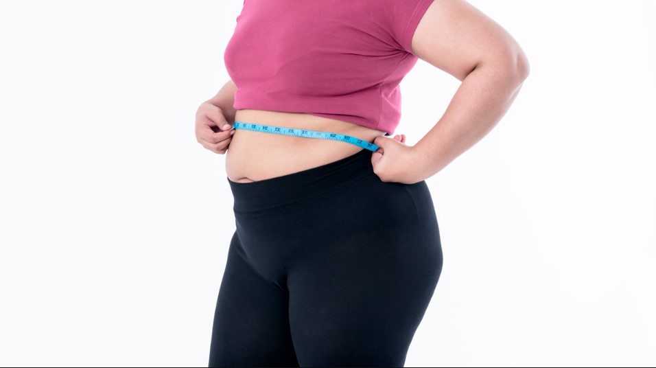 वजन घटाने के लिए बेस्ट योगासन, जिन्हें कर सकते हैं खड़े-खड़े